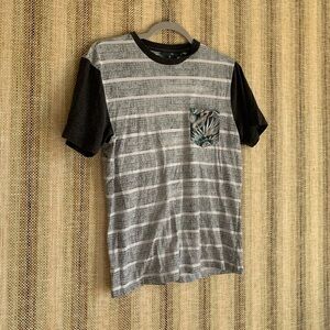 Public Opinion Mens Top Shirt Sized Small Grey Multi Colored T-Shirt Casual